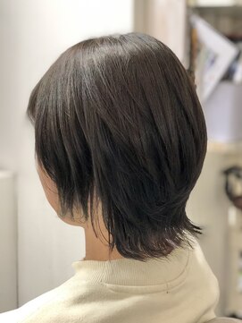 スカーレット(Scar/let) ショートウルフ/ウルフカット/顔まわりレイヤー/大人女性