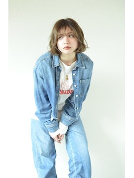 リベラル(liberal) 重軽 ウェーブボブ 外国人風パーマ くすみベージュ【20代/30代】