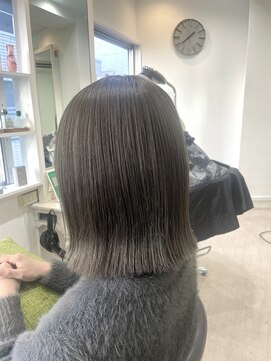 リブレ(LIBRE+hp) オリーブアッシュハイライト×外はねボブ