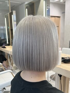 アオ(AO) ホワイトグレー×ボブ