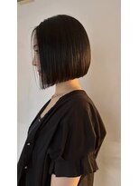 フランチェスカ(Francesca)&nbsp;ワンレンボブ　前下がりボブ　黒髪ボブ