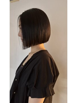 ワンレンボブ　前下がりボブ　黒髪ボブ