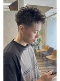 刈り上げスパイキーパーマ
