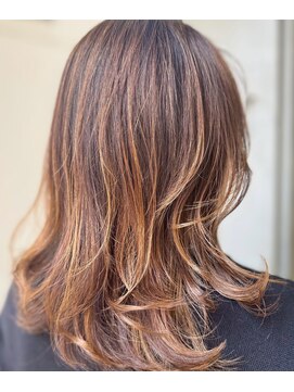 ミューズ(muze) 白髪ぼかしハイライト＋透明感カラー＋似合わせカット