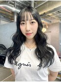 透明感ヘアでウェーブ仕上げに！/外苑前