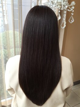 【髪質改善・縮毛矯正専門店】最新の技術と厳選した薬剤で髪質を根本から改善し、艶と柔らかさを取り戻す！