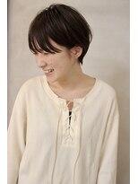 ソルト(Salt)&nbsp;ナチュラルショート×シースルーバング｜女性らしい丸みショート