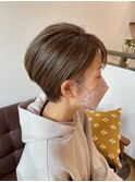 刈り上げショート　白髪ぼかしハイライトも