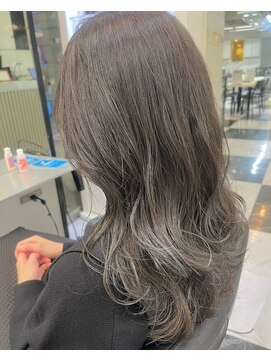 テテ(TETE) 透明感グレージュ