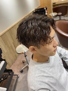 クオル 立川(QOL) 刈り上げセンターパート ツイスパ