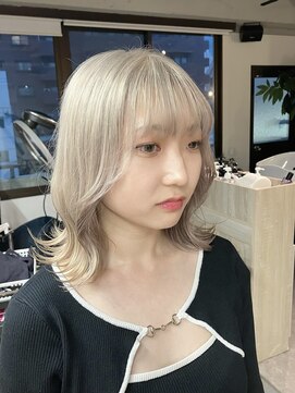 コワファーストナガサキシャンプーボーイ(COIFF1RST NAGASAKI SHAMPOO BOY) くびれヘア ホワイトベージュ