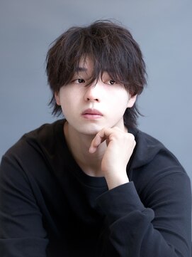 アルファ 新宿(alpha) フェザーパーマ/ブルーブラック/刈り上げセンターパート[新宿]