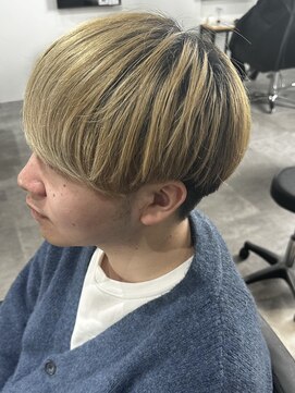 ヒュイル バイ ニアウ(Hwyl by Niau) メンズマッシュパーマニュアンスパーマスパイラルパーマ刈り上げ