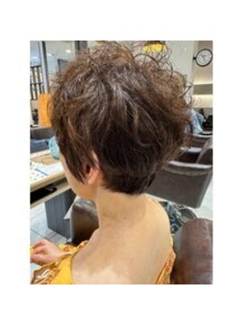 アース オーセンティック アクロスプラザ 与次郎店(EARTH Authentic) ふんわりショート