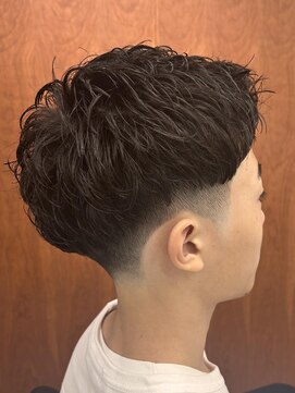 フランクス バーバー ウエストトウキョウ 吉祥寺店(FRANK’S BARBER WEST TOKYO) フェザーパーマサーフカール刈り上げセンターパート Y