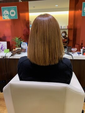 シーズヘア南口店 控え目なスジ感が綺麗なミディアムボブ