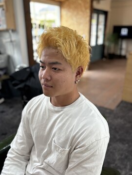 ブル(BULL) 金髪ショートスタイル