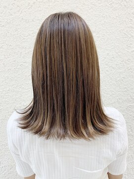 シンプルでも可愛い外ハネスタイル