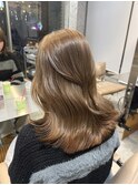 表参道ヘーゼルベージュ顔まわりミディアムレイヤーワンブリーチ