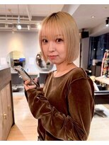 シーン バイ ラッド(SCENE by RAD)&nbsp;自然なレイヤーショートボブで小顔魅せボブ小顔盛り大人可愛い