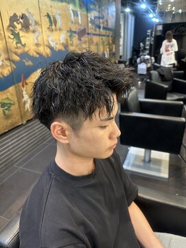 インアンドヤング(in&yang) 刈り上げベリーショートツイストパーマ