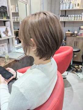 アリイ(ali'i) ミルクティーベージュ×ショートスタイル