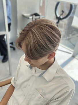 ジーナ 天神(Zina) ショートセンターパート/ほわいとぶろんど/ハイトーン