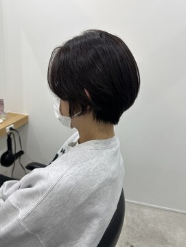 コンパクトな大人ショートヘア