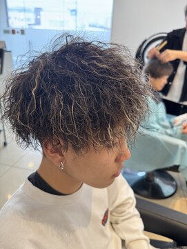 ヘアーメイク アテナ(Hair Make ATENA) 金メッシュ×ツイストスパイラル