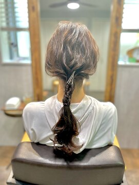 ベルトオブヴィーナス(Belt of venus) カジュアルに☆ルーズなローポニーアレンジ