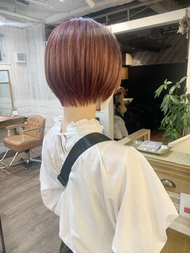 アクトゥス(AEQUITAS) ピンクベージュ×ミニショートボブ