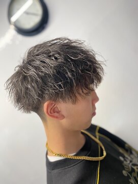 アイズ 海老名(AIZU) ツイストスパイラルパーマ波巻きスパイラルパーマメンズマッシュ