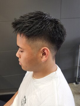 ニアウ 伊勢崎連取店(Niau) メンズショートアップバングフェードカット刈り上げツーブロ