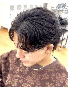 ビカム 名駅(become) 【刈り上げないフェザーショートパーマ】メンズセンターパート