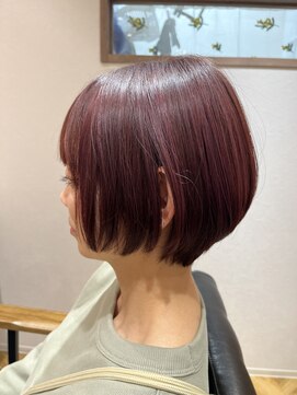 ユニ(uni) ボルドーカラーショートボブ