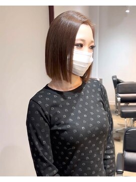 ジゼラ(GISELA) 切りっぱなしボブ タッセルボブ グレージュ 透明感カラー