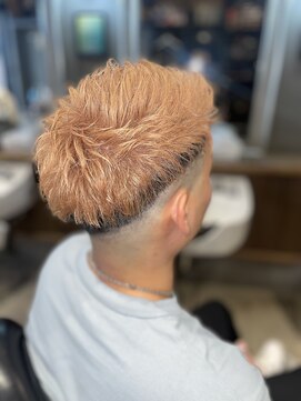 チルチェア 吉祥寺店(CHILL CHAIR) フェード×ハイトーンカラー <吉祥寺> <バーバー>