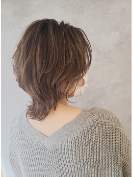 ニューカマー バイ ヘッドライト シブヤ(NEW COMER by HEADLIGHT shibuya) ミルクティーベージュ　透明感カラー　10代20代