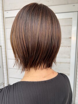 パロ アルト(Palo Alto) ショートボブ×ビターブラウン×ハイライト