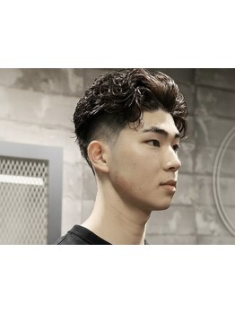 ツイストパーマからスパイラルパーマなど流行スタイルも!大人気バーバーの作る再現性の高いスタイルが好評!