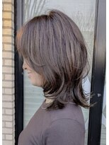 パルア(Parua)&nbsp;外ハネミディアムヘアスタイル