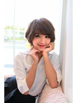 ヴァスティ(VASTY) キュートなひし形小顔ショート