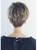 ザ シー 海老名(The C)&nbsp;【The C 】長めバングの前下がりショート3