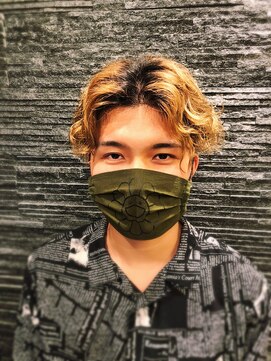 プレミアムバーバー 原宿店(PREMIUM BARBER produce by HIRO GINZA) スパイラルパーマ×センター分け