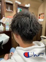 エイト(AITE)&nbsp;ツイストスパイラルパーマセンターパート<理容室>川口鳩ヶ谷３