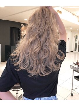 スライバイリアオオサカ(Sly By Ria OSAKA) ミルクティーベージュ【大阪】【梅田】