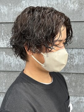 ヒュイル バイ ニアウ(Hwyl by Niau) メンズウルフパーマ波巻きスパイラルパーマニュアンスパーマ