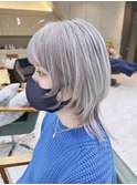 ウルフカットショートグレージュカラー　ブリーチデザイン