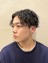 グレイスフル バーバープラチナム 六本木店(Graceful Barber platinum)&nbsp;センターパート×強めスパイラルパーマ