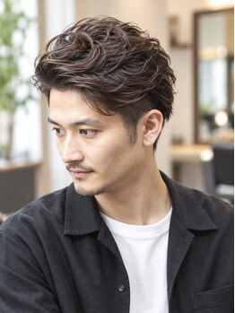 ディアス(DIAS)の写真/【メンズカット＋スキャルプシャンプー+眉カット￥4000】頭皮環境を整え、自分でもキマりやすいスタイルに！